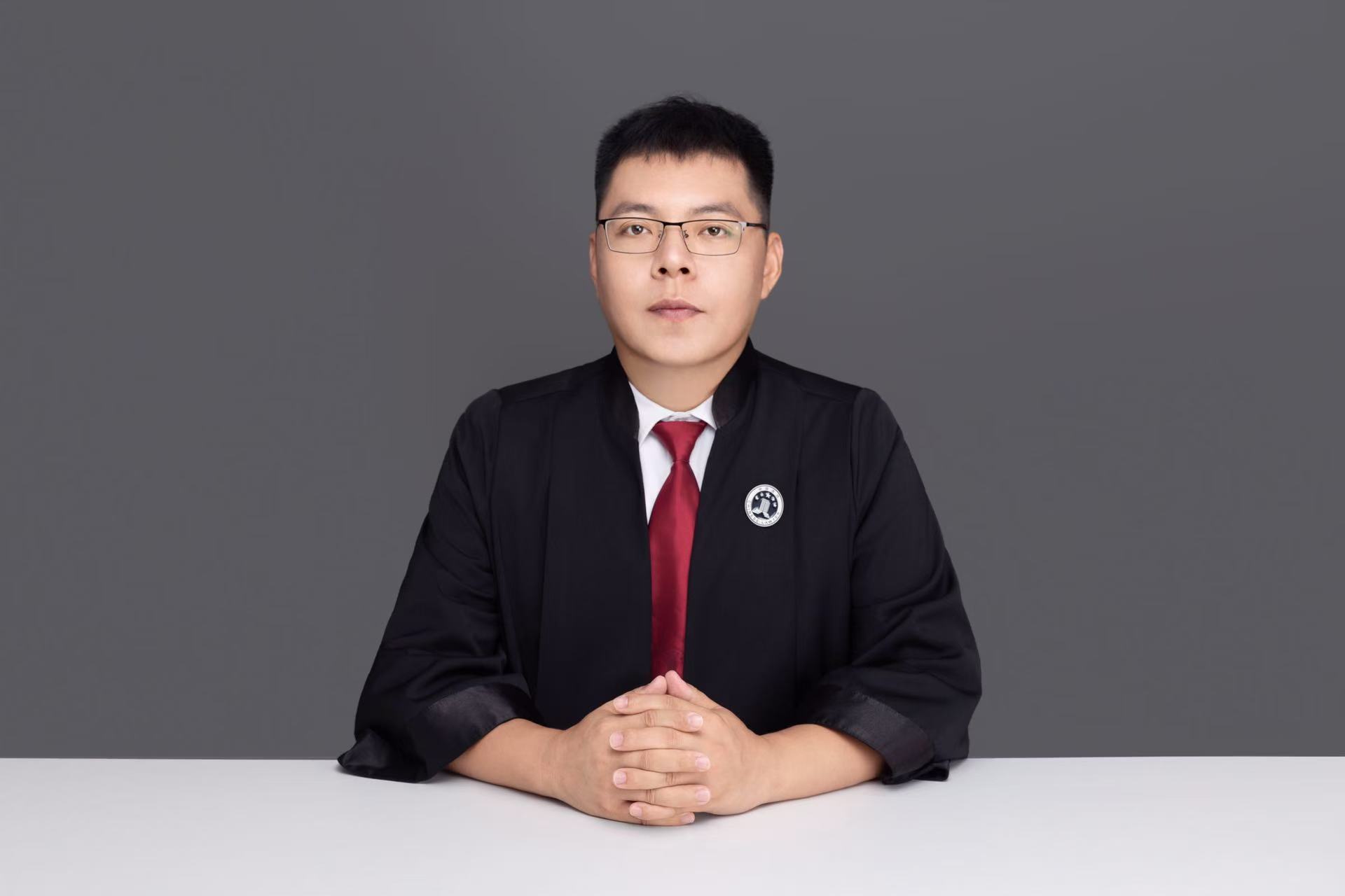 王臻杰律师职业形象照