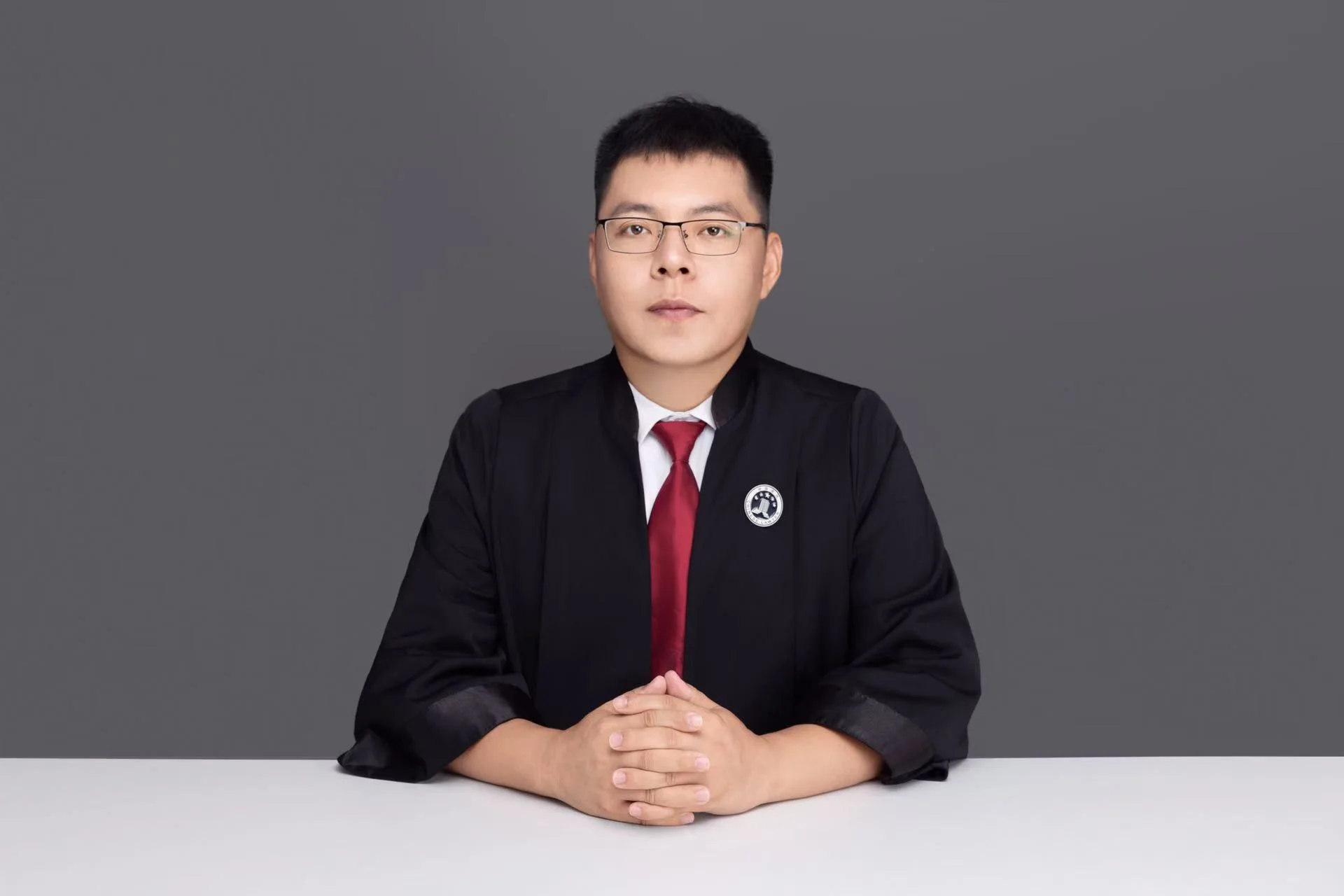 王臻杰律师职业形象照